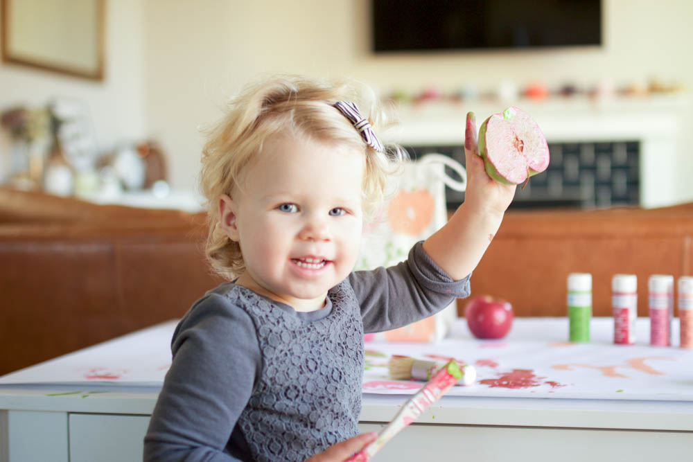 DIY apple print lunchbag