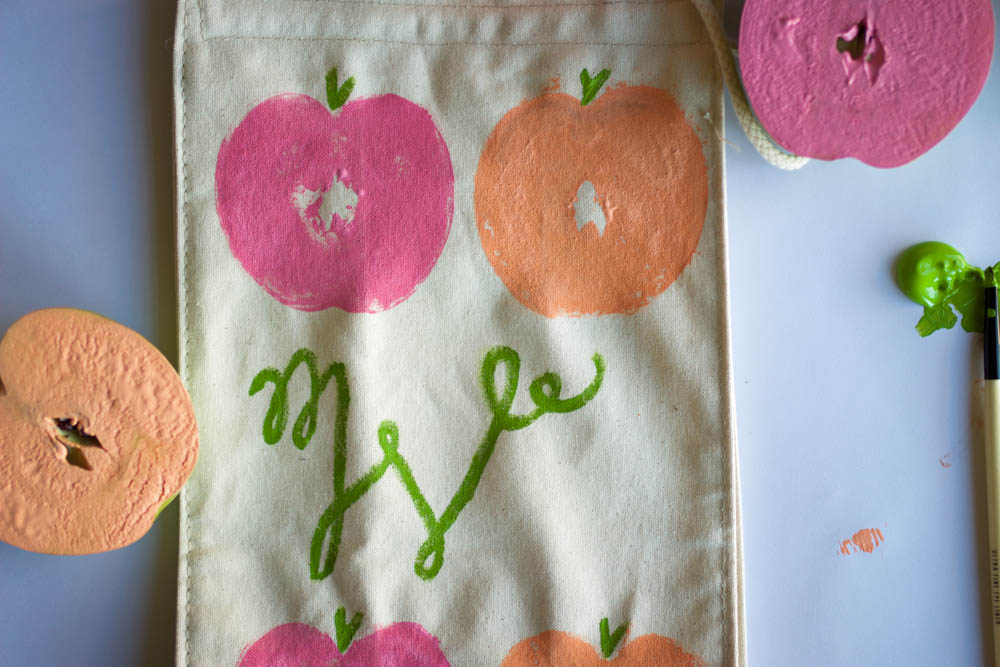 DIY apple print lunchbag