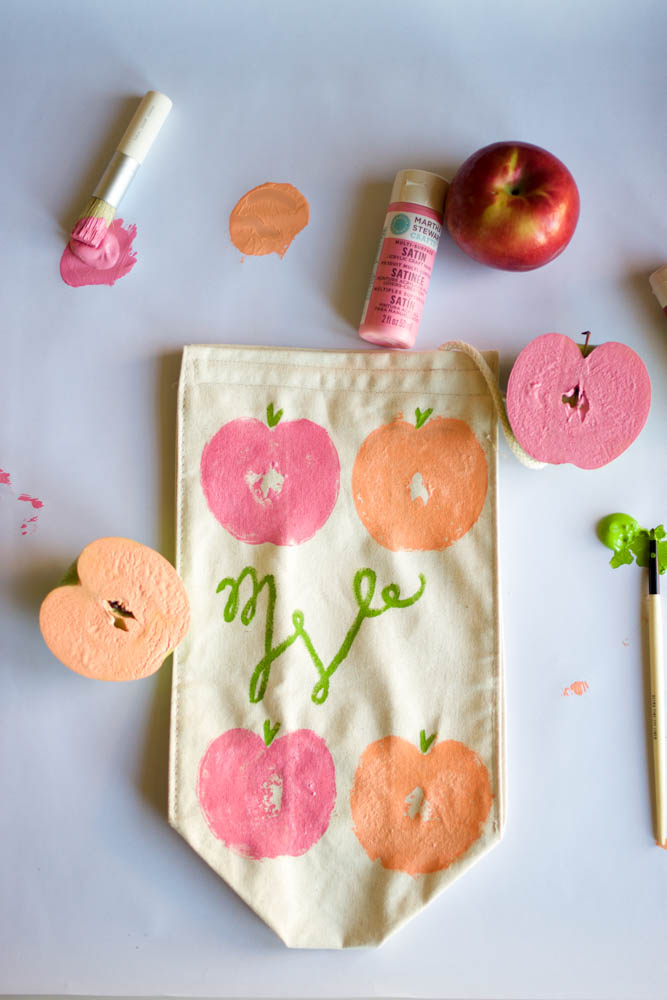DIY apple print lunchbag